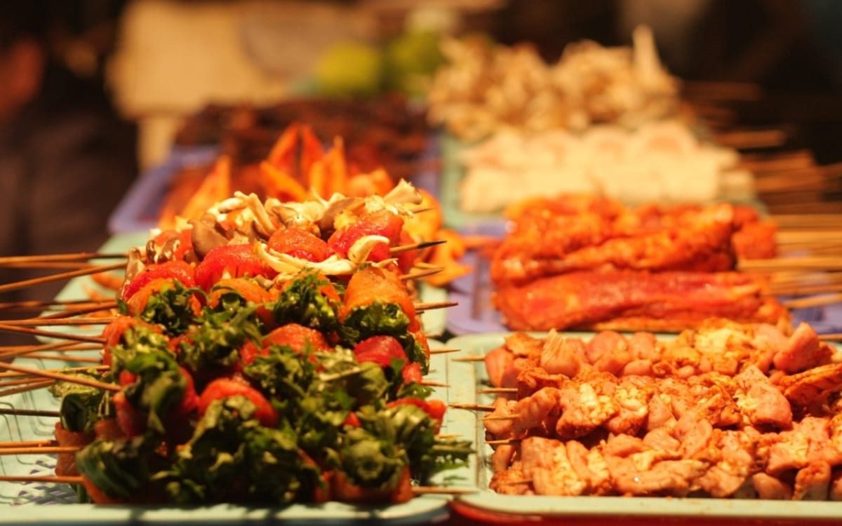 Thưởng thức đồ nướng đêm khi du lịch Sapa tháng 2