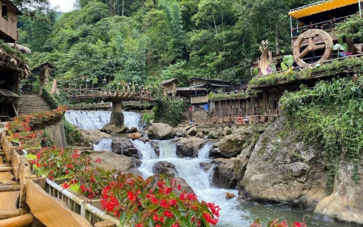 Dạo bước tại Bản Cát Cát khi đi Sapa tháng 2