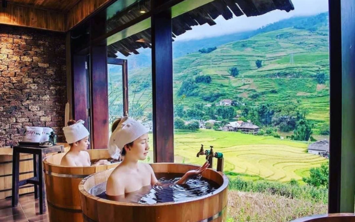 Trải nghiệm tắm lá thuốc Dao Đỏ khi đi Sapa tháng 6