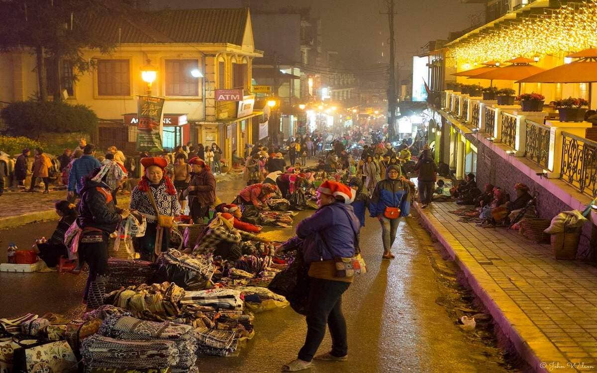 Hướng dẫn di chuyển đến chợ đêm Sapa