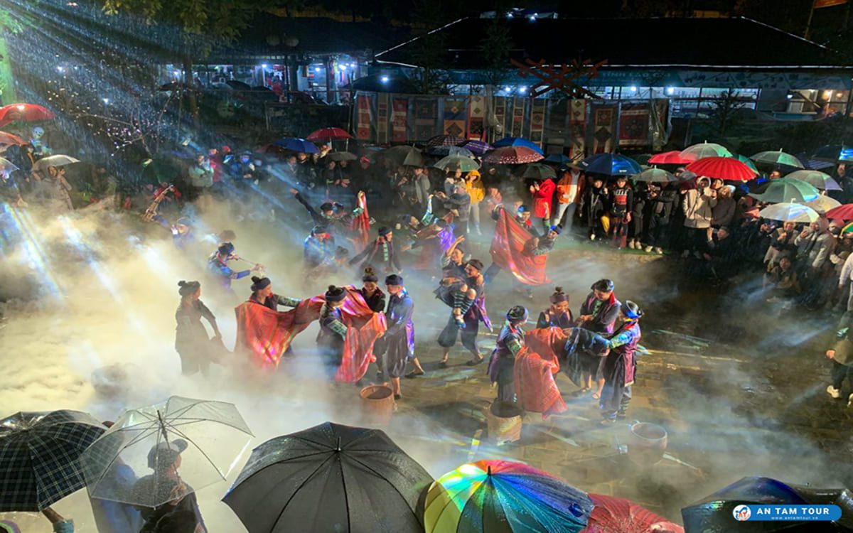 Chợ đêm Sapa & các hoạt động văn nghệ lân cận