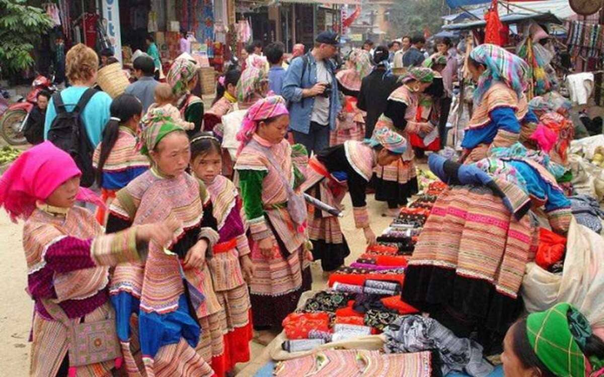 Chợ Phiên Sín Chéng là một chợ phiên vùng cao Sapa