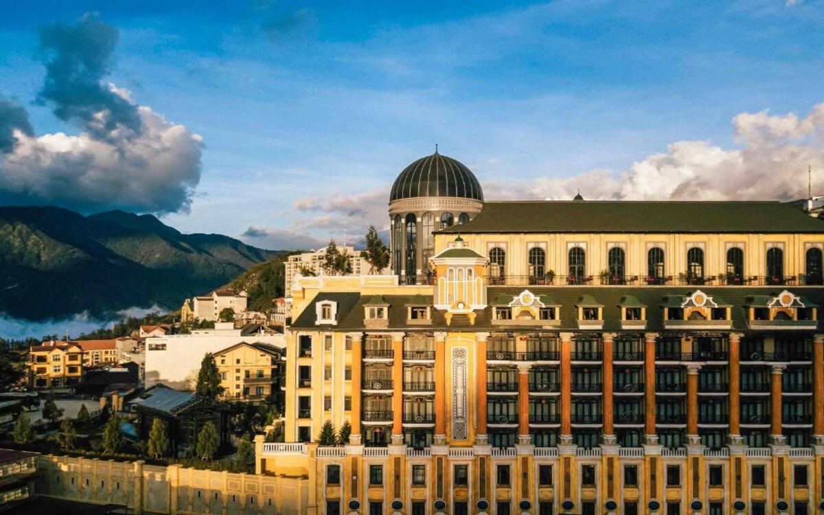 Hotel de la Coupole – MGallery là một khách sạn ở Sapa gần trung tâm