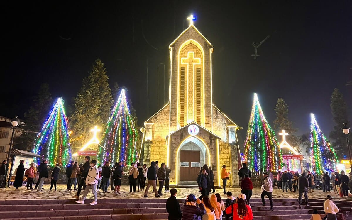 Giờ lễ Nhà Thờ Đá Sapa