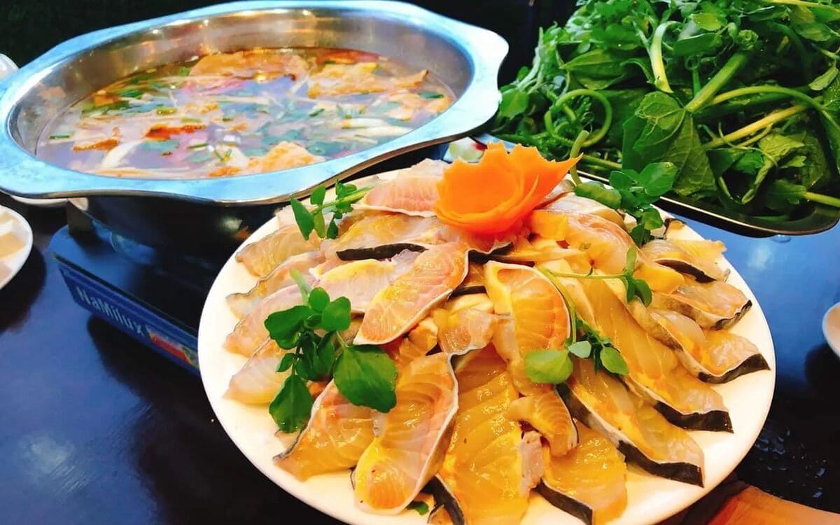 Lẩu Cá Tầm tại quán nướng ở Sapa
