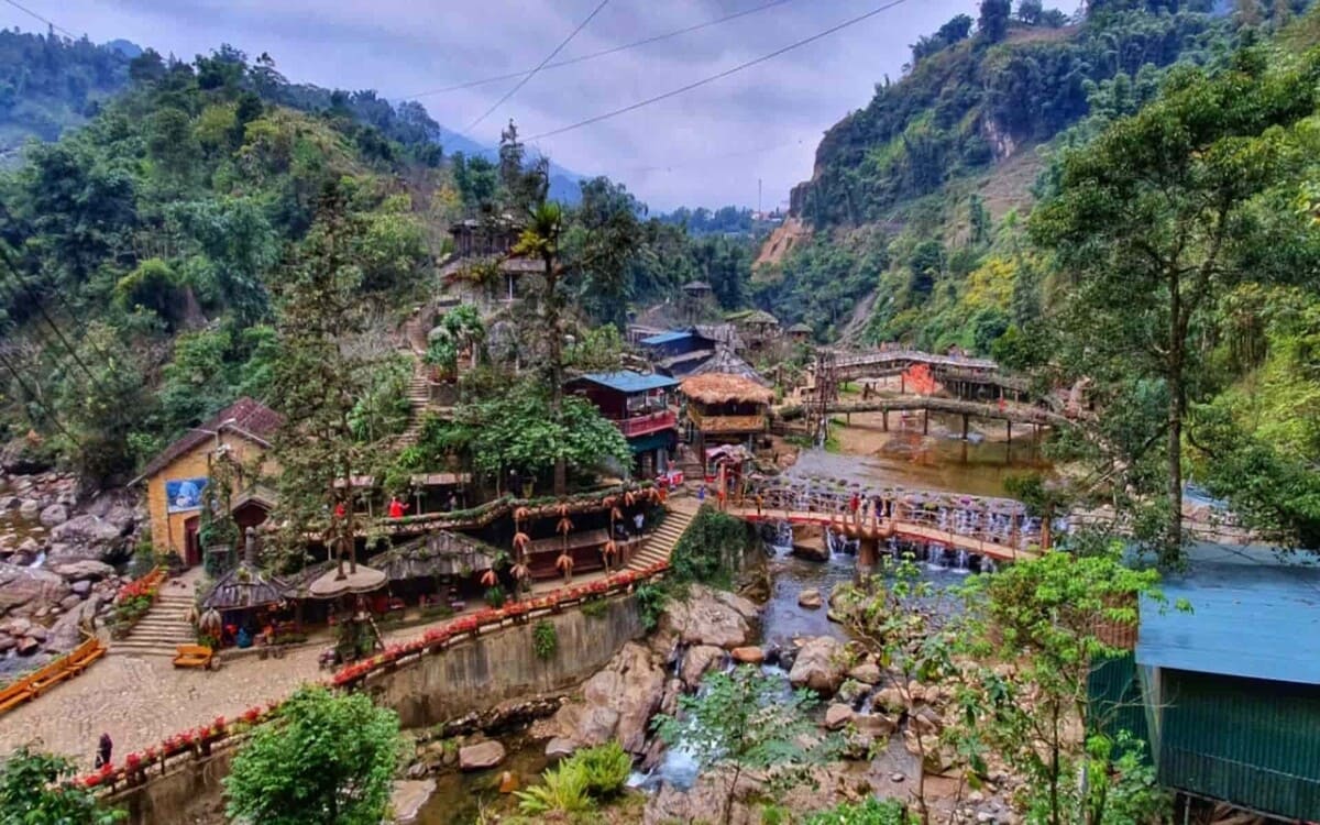 Ghé Bản Cát Cát để ngắm ruộng bậc thang Sapa