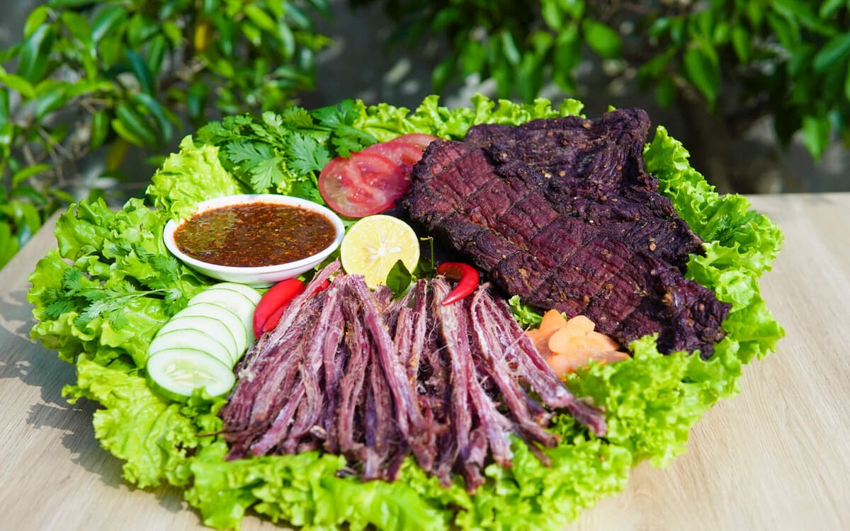Khám phá ẩm thực đặc sắc vùng núi Tây Bắc khi đi Đèo Ô Quy Hồ